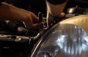 sinaykata-car-mechanic-6260377_1920